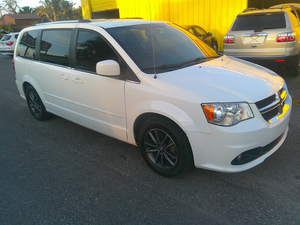 2017 Dodge Grand Caravan SXT's photo